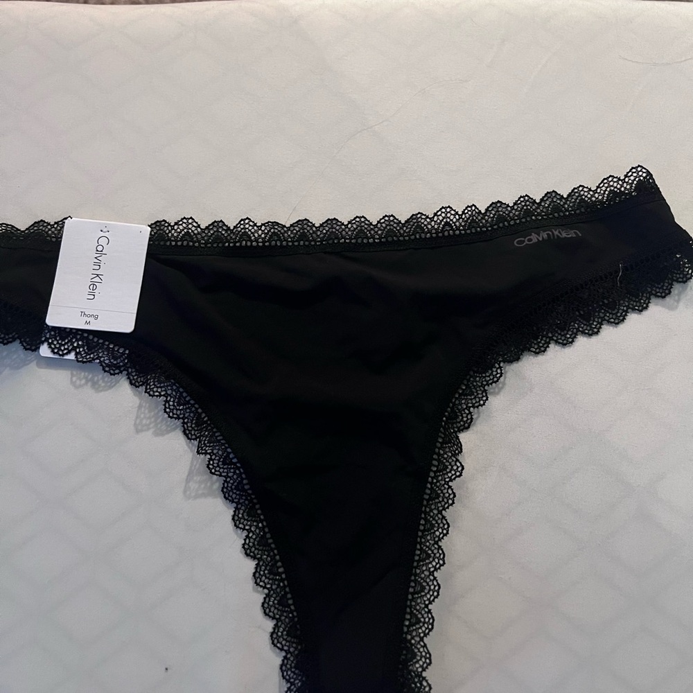 NWT ck thong